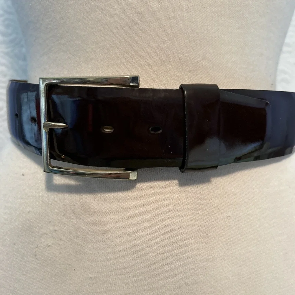 Vintage ladies brown patent leather belt gold buckle size small 30‎